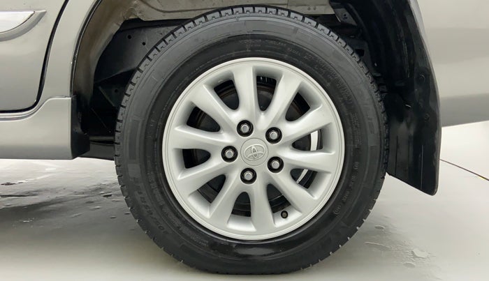 2014 Toyota Innova 2.5 VX 8 STR BS IV, Diesel, Manual, 70,285 km, Left Rear Wheel