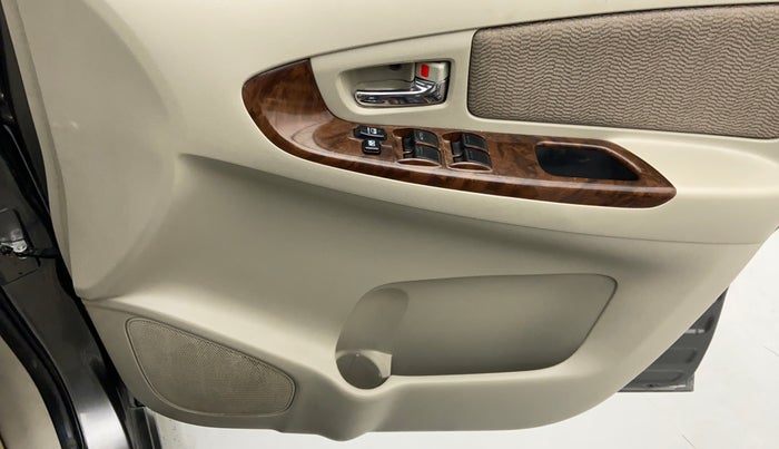 2014 Toyota Innova 2.5 VX 8 STR BS IV, Diesel, Manual, 70,285 km, Driver Side Door Panels Control