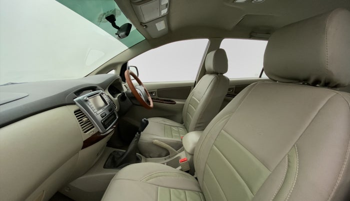 2014 Toyota Innova 2.5 VX 8 STR BS IV, Diesel, Manual, 70,285 km, Right Side Front Door Cabin
