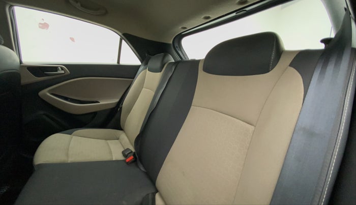 2015 Hyundai Elite i20 MAGNA 1.2, Petrol, Manual, 37,626 km, Right Side Rear Door Cabin