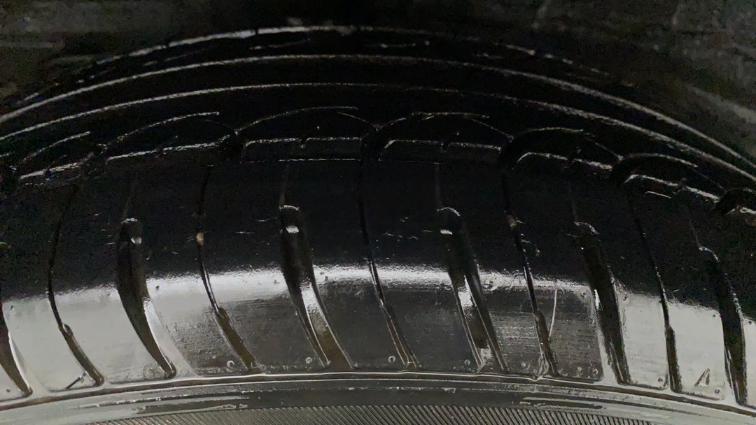 Right Front Tyre Tread
