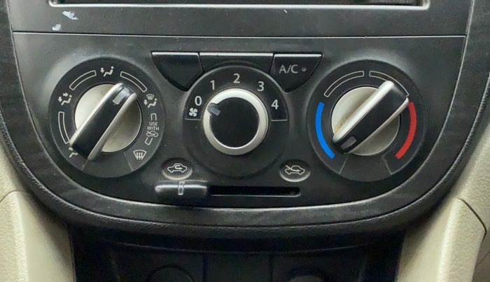 2015 Maruti Celerio VXI CNG, CNG, Manual, 73,915 km, AC Unit - Minor issue in the heater switch