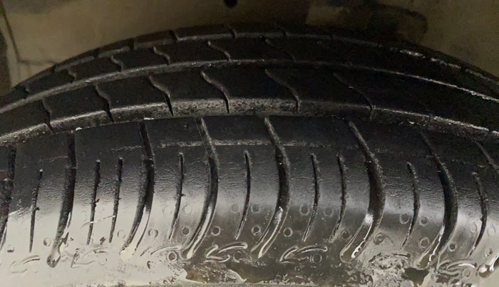 2015 Maruti Celerio VXI CNG, CNG, Manual, 73,915 km, Left Front Tyre Tread