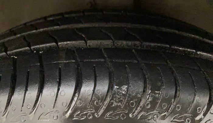 2015 Maruti Celerio VXI CNG, CNG, Manual, 73,915 km, Right Front Tyre Tread