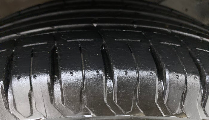 2014 Honda Amaze 1.2 SMT I VTEC, Petrol, Manual, 58,424 km, Right Front Tyre Tread