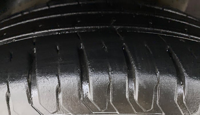 2014 Honda Amaze 1.2 SMT I VTEC, Petrol, Manual, 58,424 km, Left Rear Tyre Tread