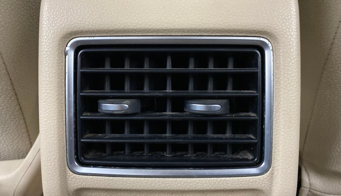 2013 Volkswagen Vento HIGHLINE DIESEL 1.6, Diesel, Manual, 72,566 km, Rear AC Vents