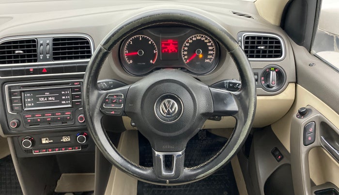 2013 Volkswagen Vento HIGHLINE DIESEL 1.6, Diesel, Manual, 72,566 km, Steering Wheel Close Up