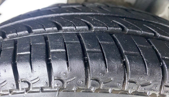 2015 Hyundai Eon ERA PLUS, Petrol, Manual, 26,897 km, Right Rear Tyre Tread