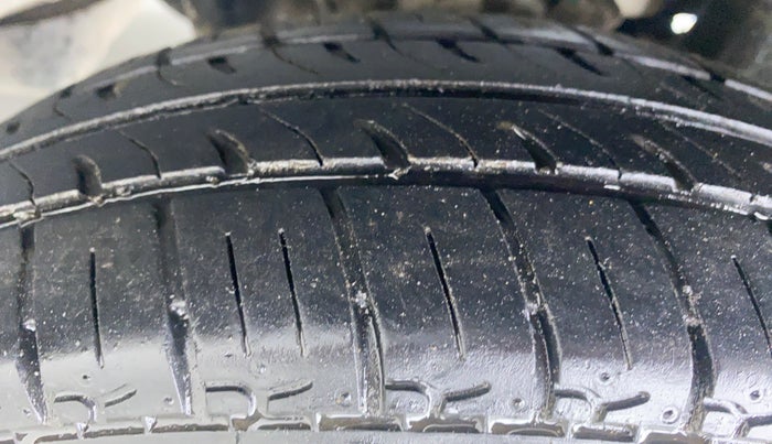 2015 Hyundai Eon ERA PLUS, Petrol, Manual, 26,897 km, Left Rear Tyre Tread