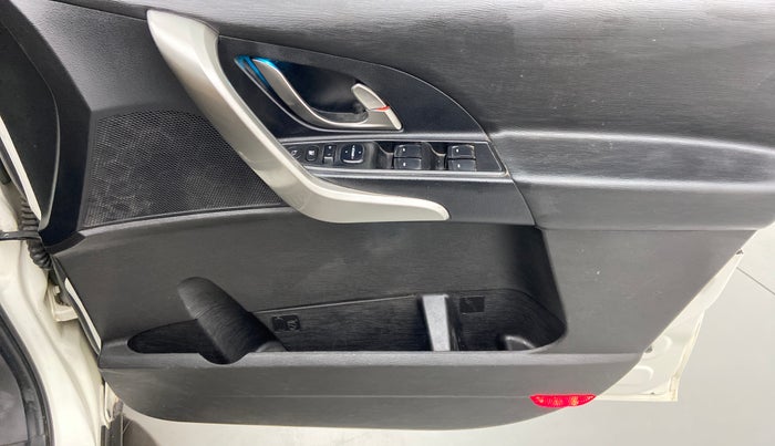 2019 Mahindra XUV500 W9, Diesel, Manual, 98,098 km, Driver Side Door Panels Control
