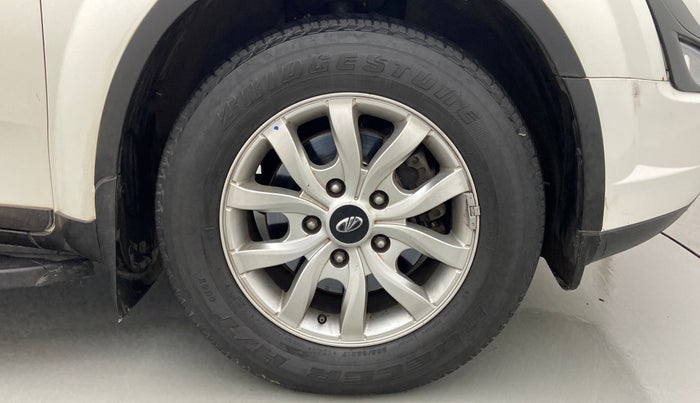 2019 Mahindra XUV500 W9, Diesel, Manual, 98,098 km, Right Front Wheel