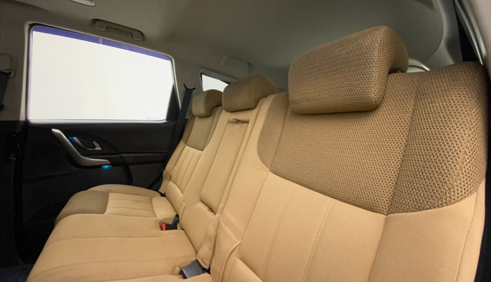 2019 Mahindra XUV500 W9, Diesel, Manual, 98,098 km, Right Side Rear Door Cabin