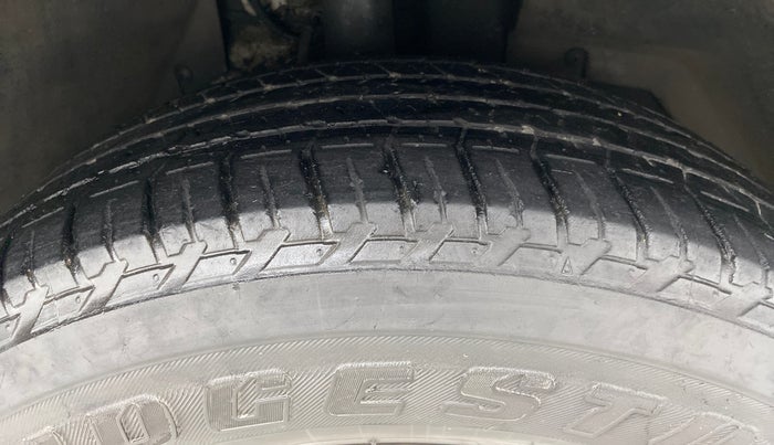 2019 Mahindra XUV500 W9, Diesel, Manual, 98,098 km, Right Front Tyre Tread