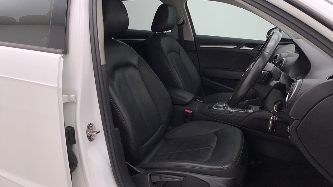 2016 Audi A3 Sportback 1.4 Tfsi Attraction, Automatic, 155241 km, Right Side Front Door Cabin View