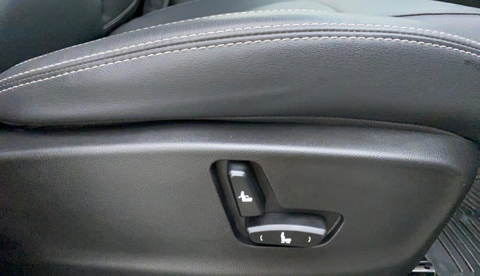 2019 MG HECTOR SHARP DCT PETROL, Petrol, Automatic, 18,570 km, Driver Side Adjustment Panel