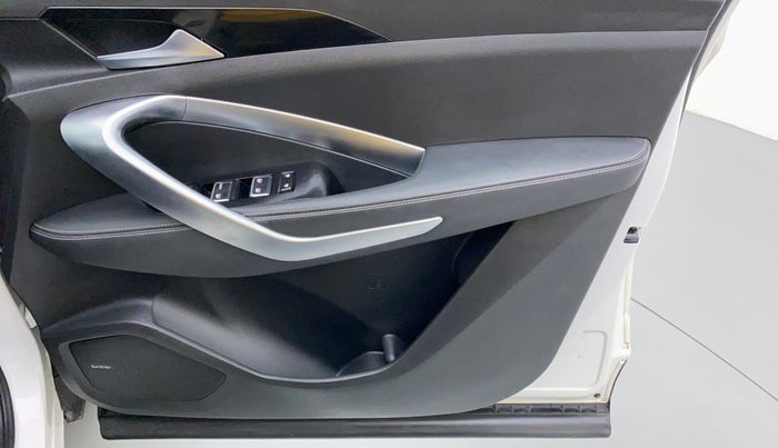 2019 MG HECTOR SHARP DCT PETROL, Petrol, Automatic, 18,570 km, Driver Side Door Panels Control