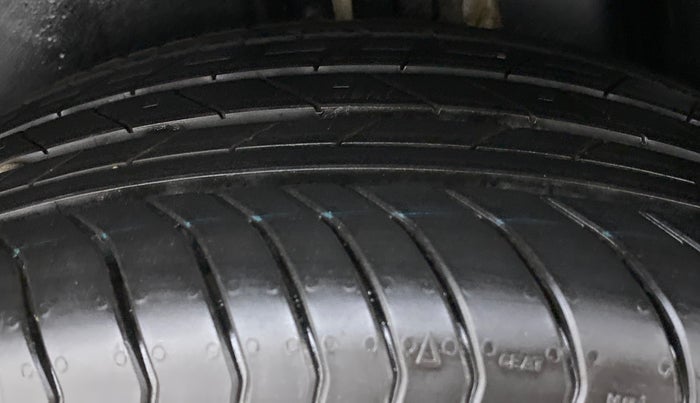 2022 Skoda KUSHAQ STYLE 1.0TSI MT, Petrol, Manual, 1,176 km, Left Rear Tyre Tread