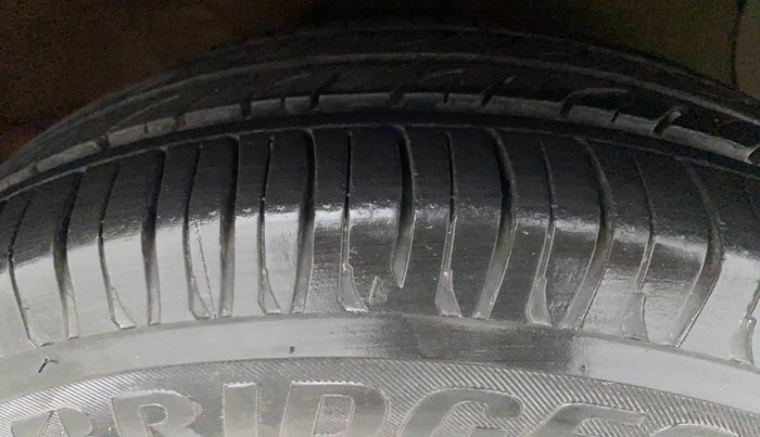 2014 Hyundai Xcent S (O) 1.2, Petrol, Manual, 55,955 km, Right Front Tyre Tread