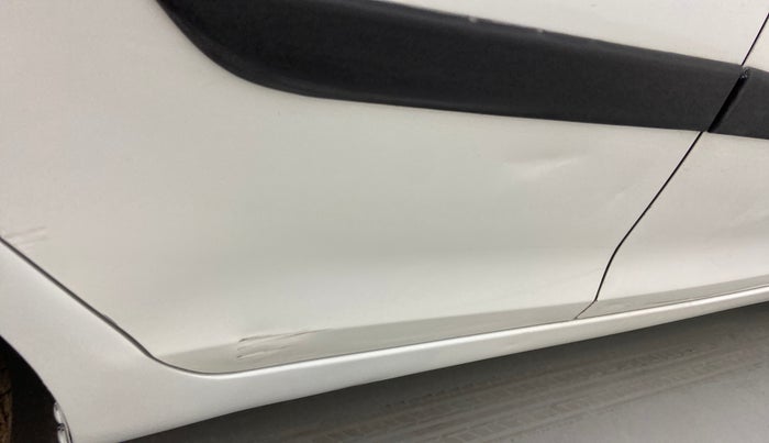 2017 Maruti Swift VDI ABS, Diesel, Manual, 1,15,858 km, Right rear door - Slightly dented