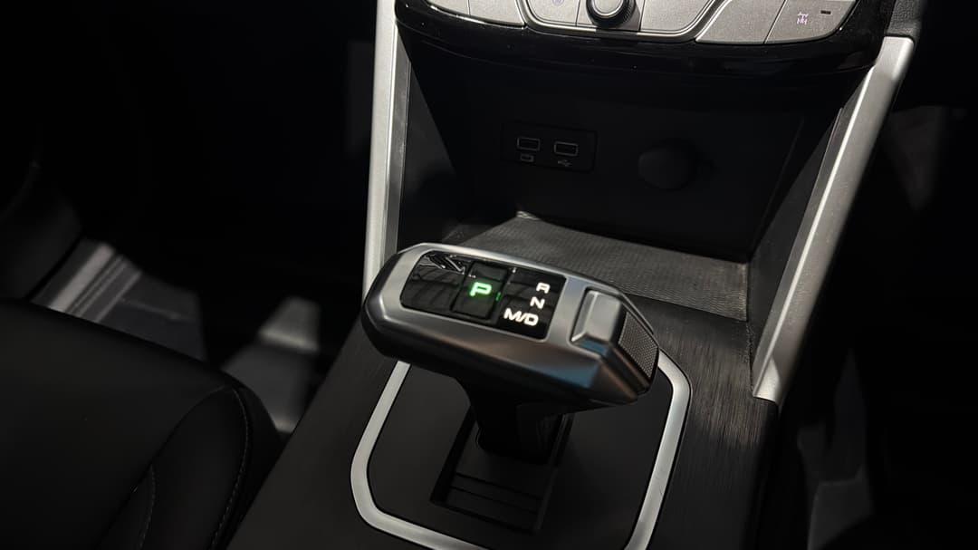 2025 GWM Cannon Premium (4x4), Automatic, 24020 km, Gear Lever 