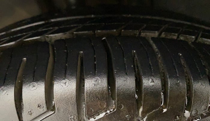 2016 Datsun Redi Go T (O), Petrol, Manual, 48,496 km, Right Front Tyre Tread