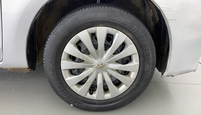 2011 Toyota Etios G, CNG, Manual, 84,437 km, Right Front Wheel