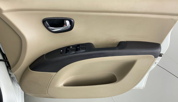2010 Hyundai i10 MAGNA 1.1 IRDE2, Petrol, Manual, 59,396 km, Driver Side Door Panels Control