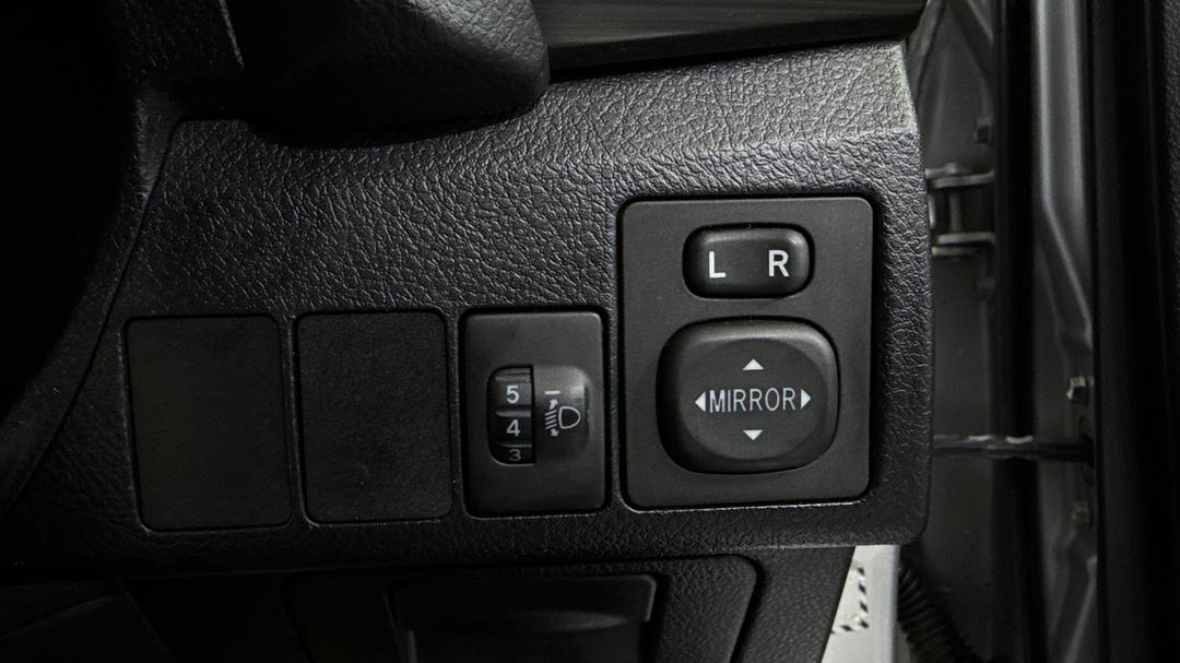 2014 Toyota Corolla Ascent Sport, Automatic, 87517 km, Utility Switches/Buttons