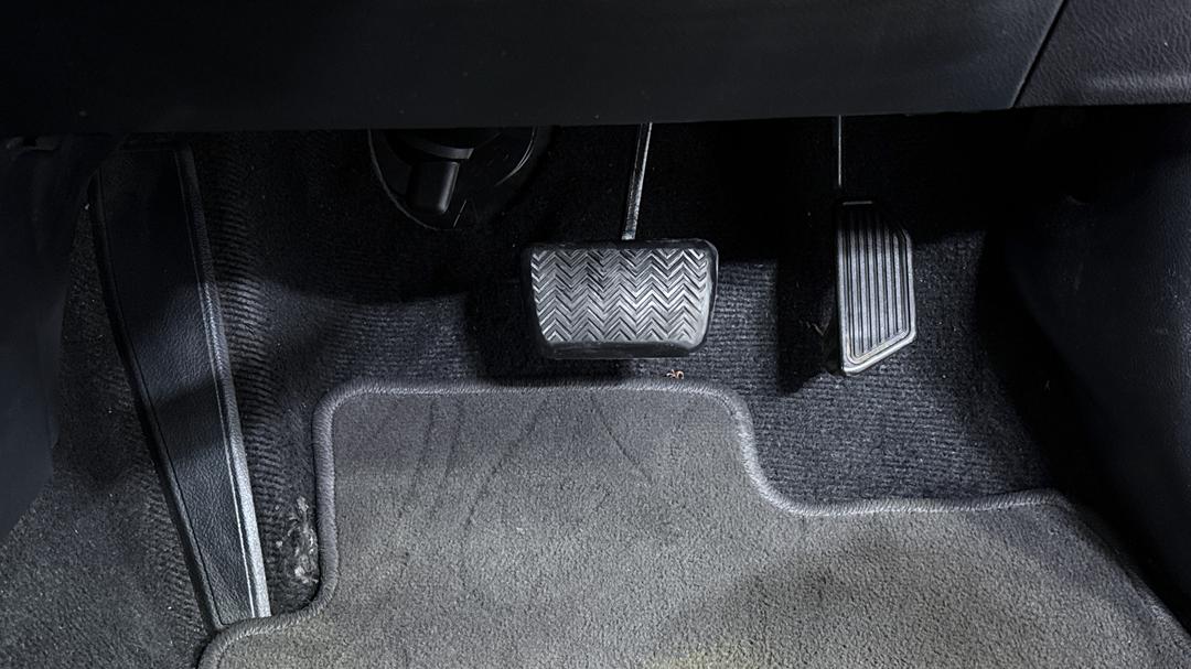 2014 Toyota Corolla Ascent Sport, Automatic, 87517 km, Pedals and Footmat