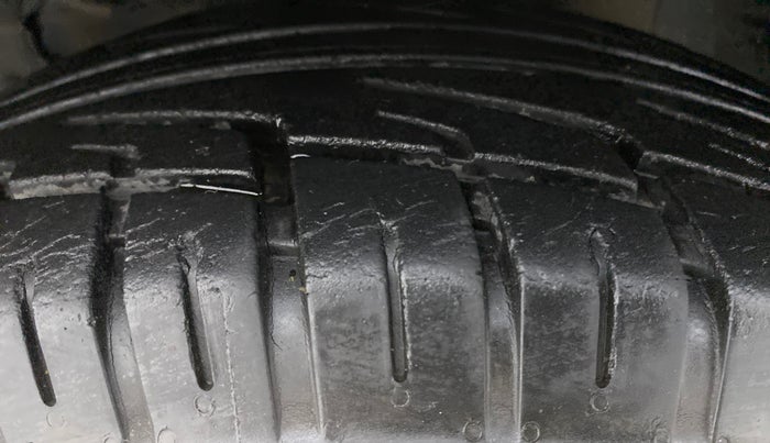 2016 Maruti S Cross ZETA 1.3, Diesel, Manual, 42,360 km, Left Front Tyre Tread