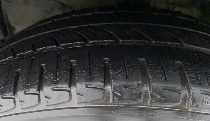 2015 Honda City VX (O) PETROL, Petrol, Manual, 36,456 km, Right Front Tyre Tread