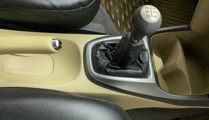 2012 Honda City 1.5L I-VTEC V MT, Petrol, Manual, 60,758 km, Gear lever - Boot cover slightly torn