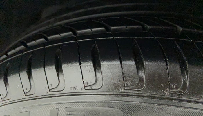 2014 Maruti Ciaz VDI PLUS, Diesel, Manual, 94,381 km, Right Front Tyre Tread