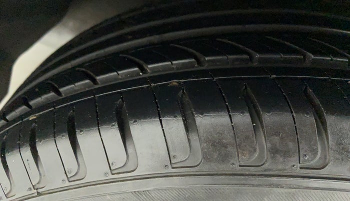 2014 Maruti Ciaz VDI PLUS, Diesel, Manual, 94,381 km, Right Rear Tyre Tread