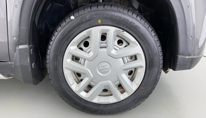 2016 Maruti Vitara Brezza LDI OPT, Diesel, Manual, 29,311 km, Right Front Wheel