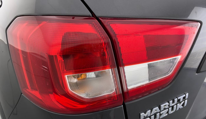 2016 Maruti Vitara Brezza LDI OPT, Diesel, Manual, 29,311 km, Left tail light - Minor scratches
