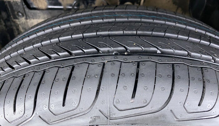 2016 Maruti Vitara Brezza LDI OPT, Diesel, Manual, 29,311 km, Left Front Tyre Tread