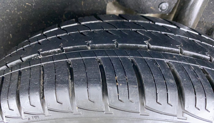 2016 Maruti Vitara Brezza LDI OPT, Diesel, Manual, 29,311 km, Left Rear Tyre Tread