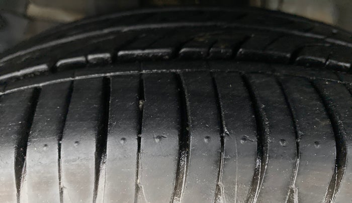 2017 Honda City V MT PETROL, Petrol, Manual, 25,527 km, Left Front Tyre Tread