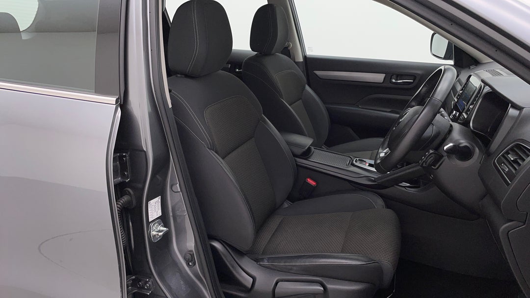 2022 Renault Koleos Life (4x2), Automatic, 34736 km, Right Side Front Door Cabin View