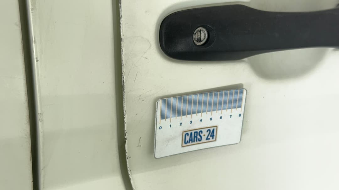 2020 Toyota Hiace Lwb, Automatic, 100353 km, Doors Front RHS Scratch