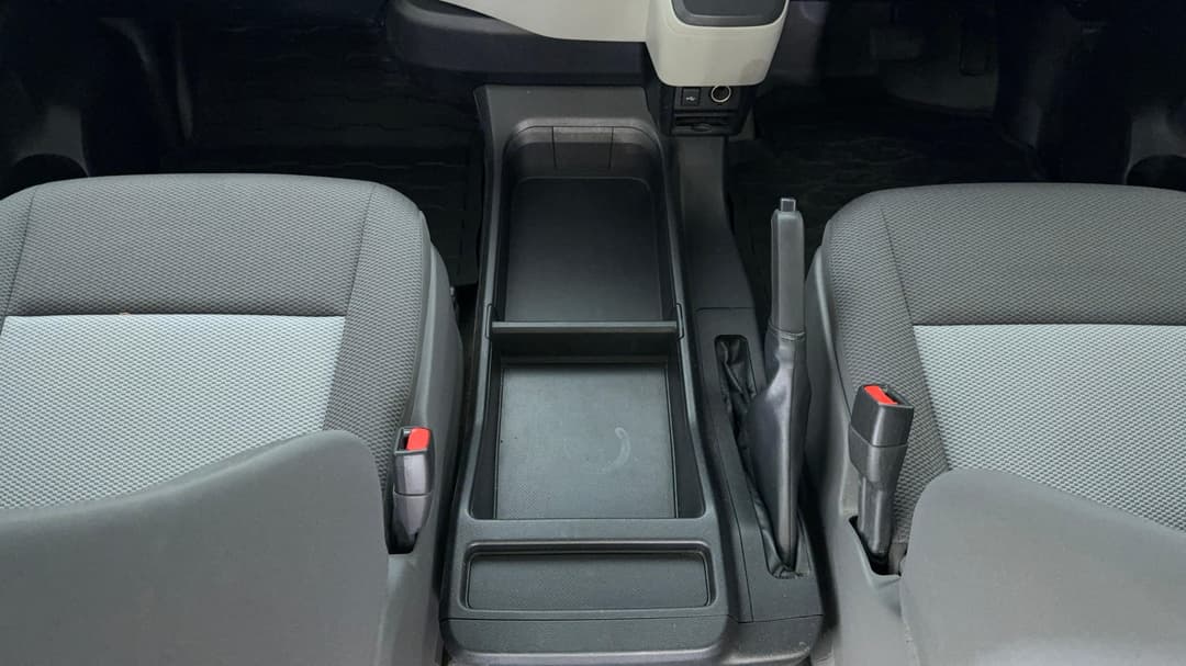 2020 Toyota Hiace Lwb, Automatic, 100353 km, Center Console