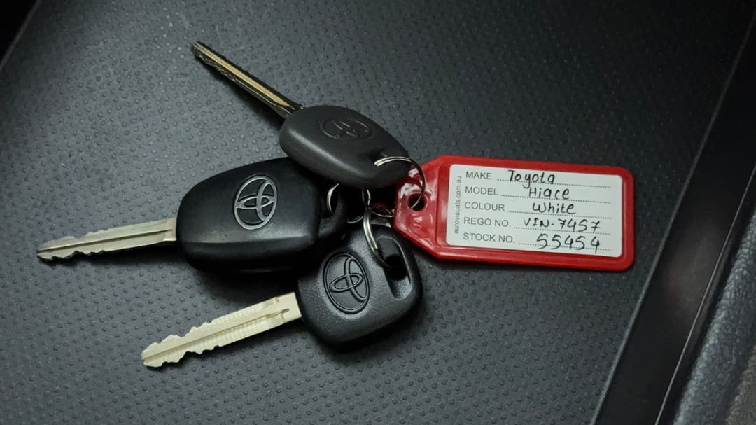 2020 Toyota Hiace Lwb, Automatic, 100353 km, Key Close-up