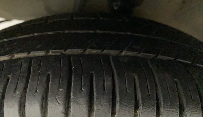 2011 Hyundai i10 MAGNA 1.2, Petrol, Manual, 78,927 km, Left Front Tyre Tread