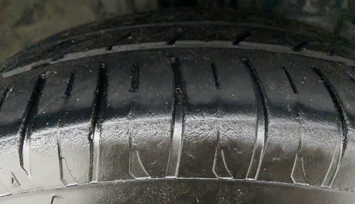 2014 Toyota Etios Liva D 4D GD, Diesel, Manual, 1,66,941 km, Right Front Tyre Tread