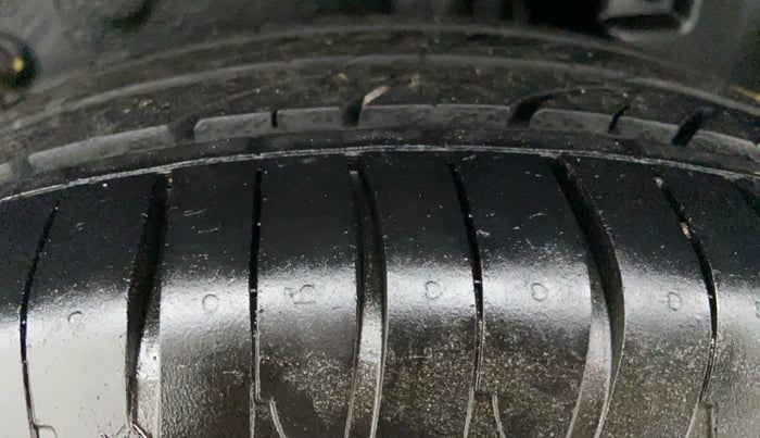 2014 Toyota Etios Liva D 4D GD, Diesel, Manual, 1,66,941 km, Left Rear Tyre Tread