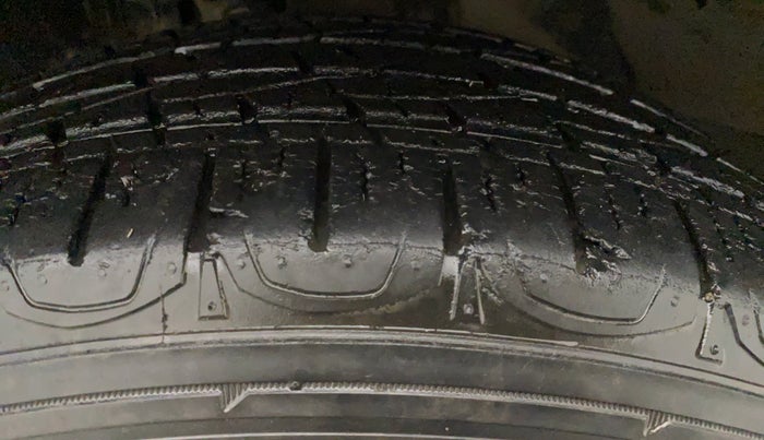 2018 Jeep Compass LONGITUDE (O) 2.0 DIESEL, Diesel, Manual, 34,876 km, Left Rear Tyre Tread