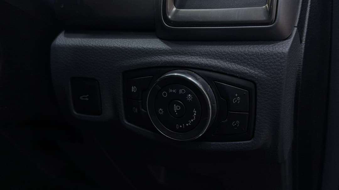 2016 Ford Everest Trend (RWD), Automatic, 105335 km, Utility Switches/Buttons