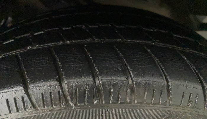 2016 Volkswagen Ameo HIGHLINE 1.2, Petrol, Manual, 64,500 km, Left Rear Tyre Tread